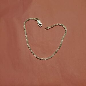 7 inch sterling silver 2mm bracelet.
